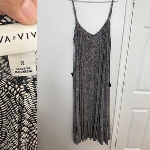 Ava & Viv Black and White Maxi Dress
